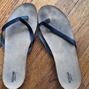 WORN - Mossimo flip flops
